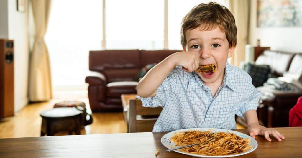 El niño 'comedor selectivo': qué hacer cuando sólo quieren comer una cosa