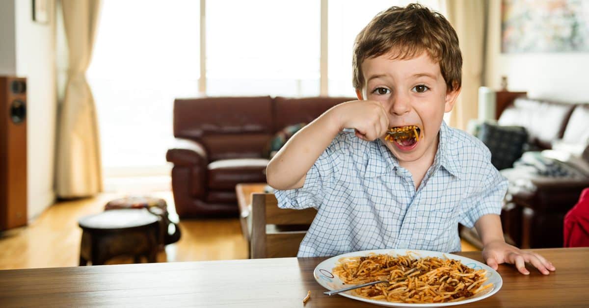 Qué hacer si tu hijo siempre quiere comer lo mismo • Escuela Bitácoras