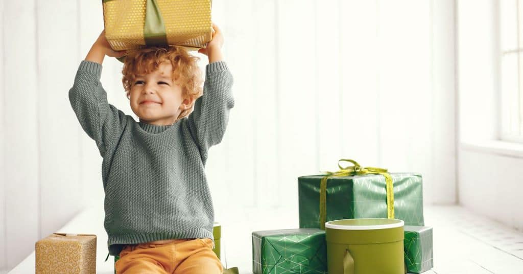 Los niños y los regalos de Navidad y Reyes